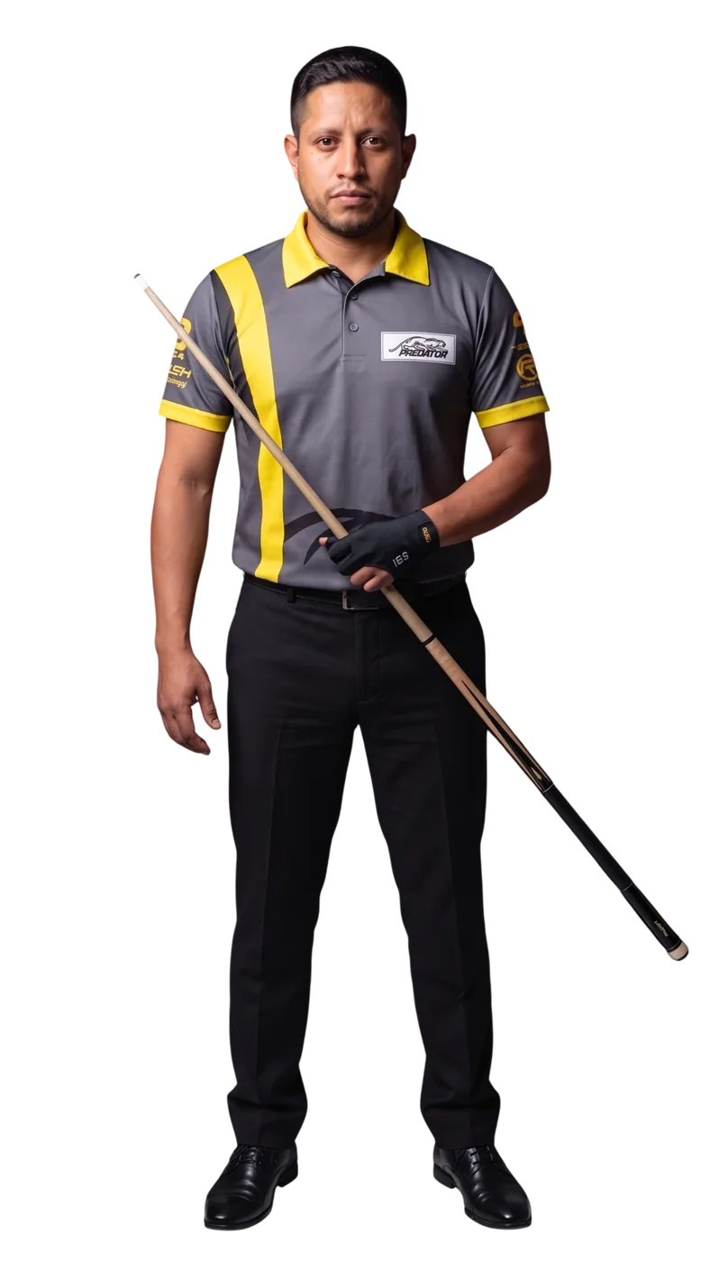 Jugador con uniforme tipo B: camisa polo, pantalón de vestir negro y zapato negro
